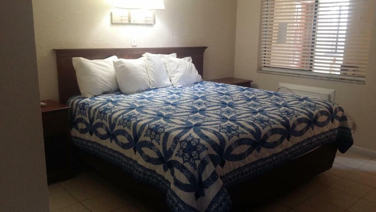 Lake Side Lodge Lake Worth Beach Bagian luar foto